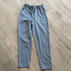 Women’s high waisted lululemon Gray loose jogger size 4